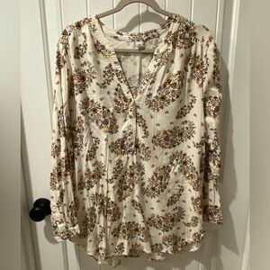 🛍️SALE…Old Navy Cream Floral V-Neck Tunic